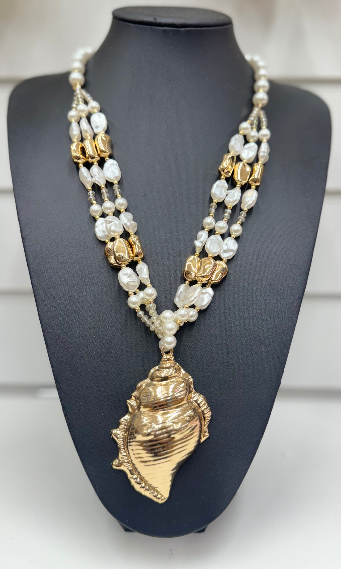Pearl and shell necklace