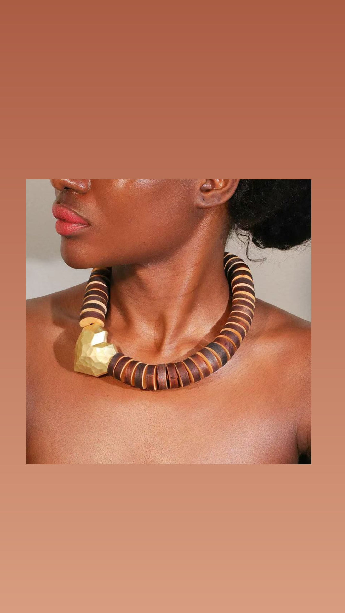 Kira chinky wood and heart necklace