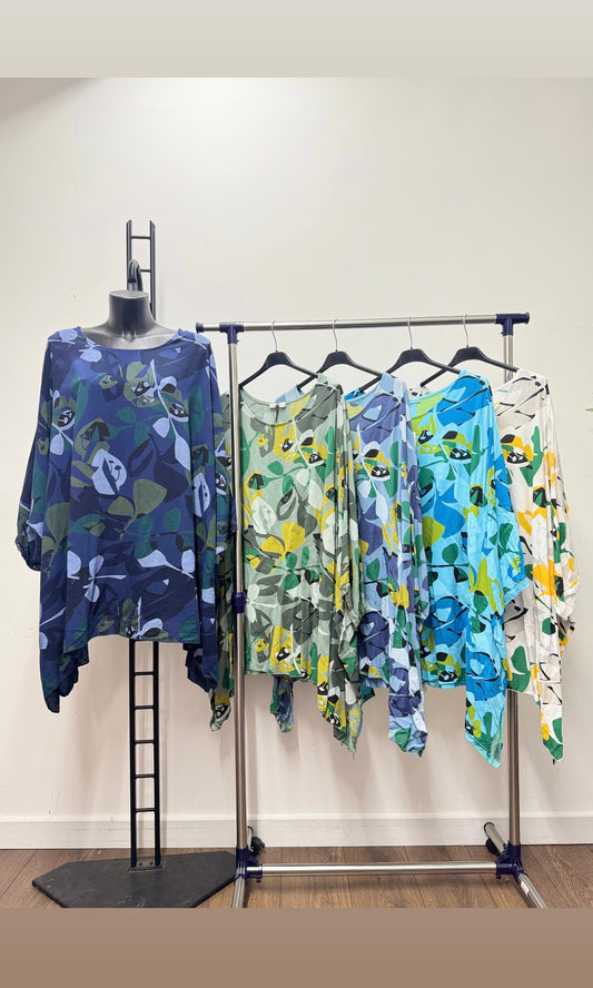 Sara oversized print top