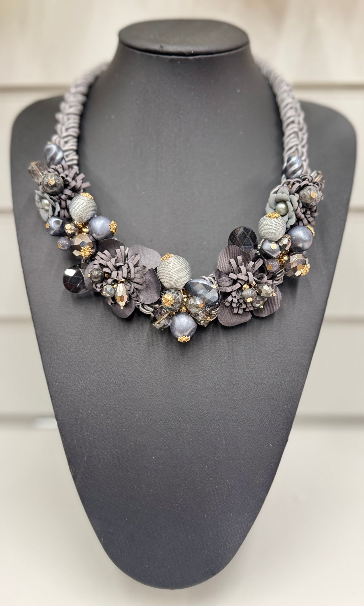 Twisted flower necklace
