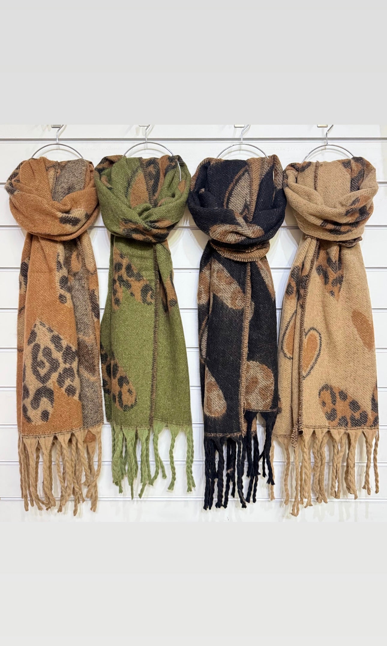 Cozy leopard heart scarf