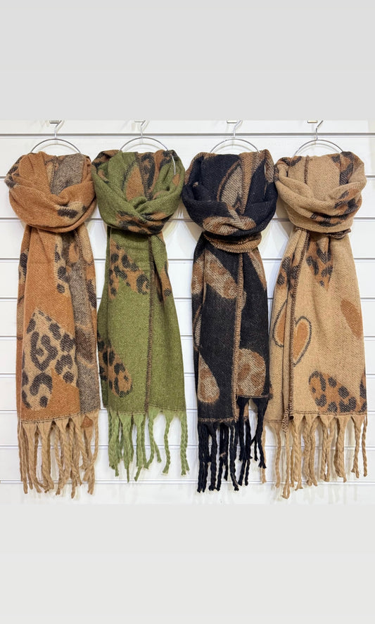 Cozy leopard heart scarf