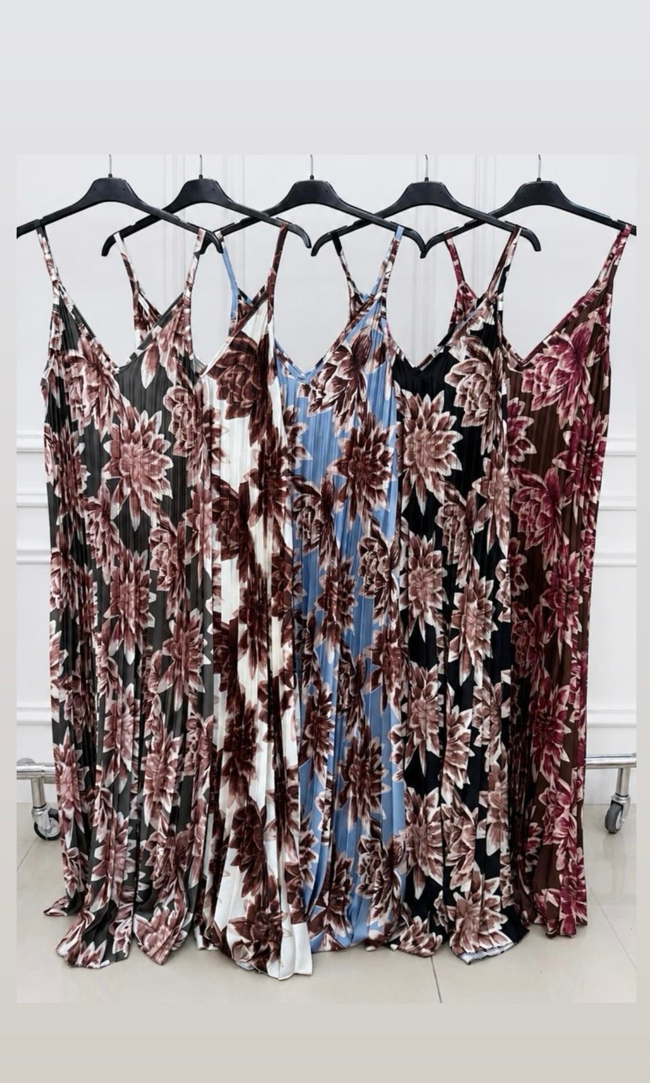 Wholesale Juliet Floral Pleat Maxi for Boutique Retailers - Catwalk style wholesale