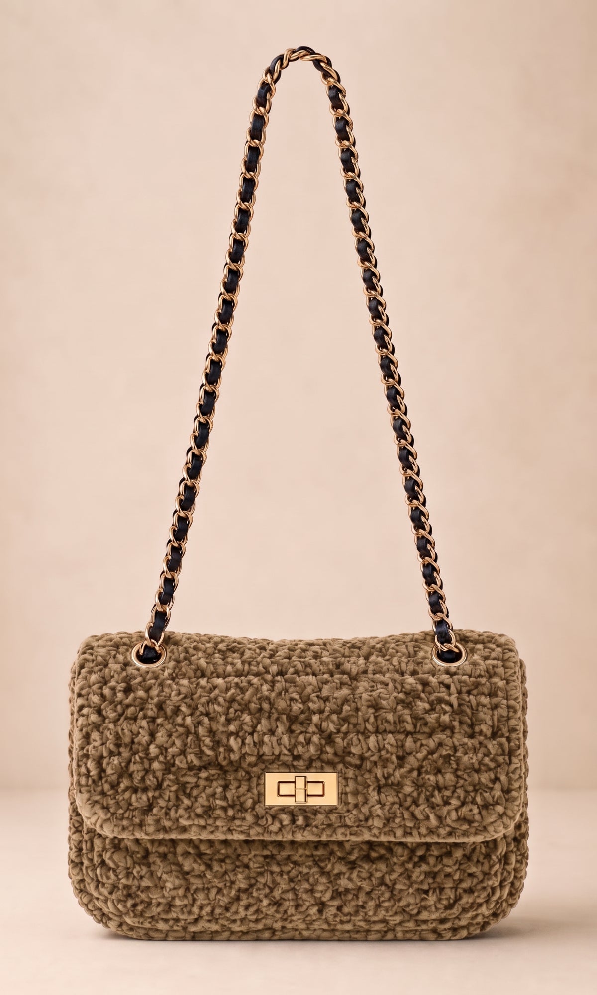 Wholesale ​Bianca chenille chain bag - Catwalk style