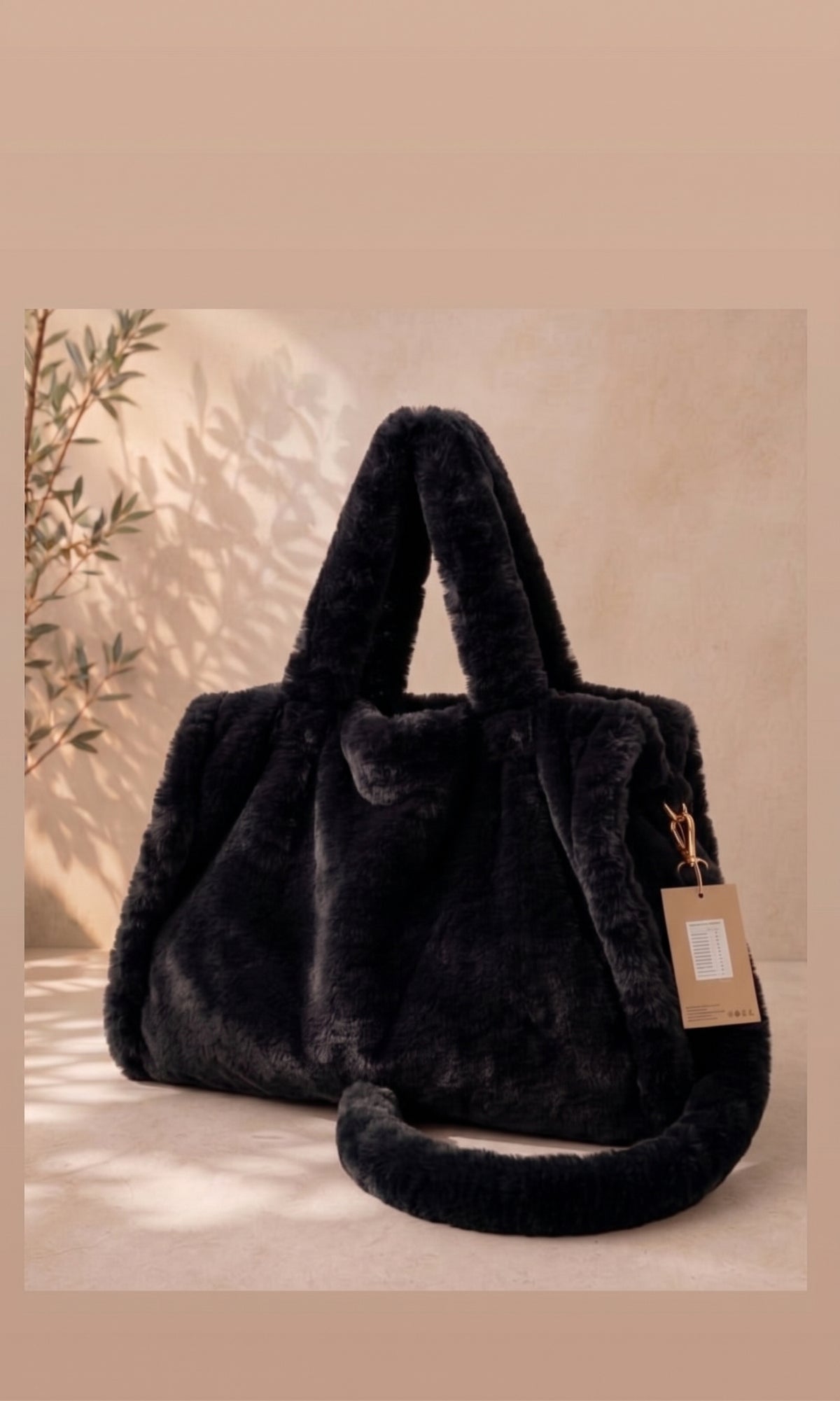 Wholesale ​Vogue oversize faux fur bag - Catwalk style