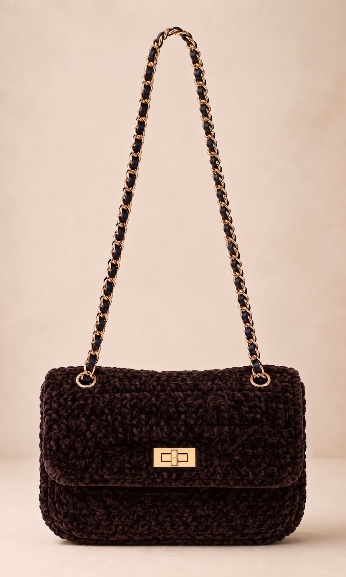 Wholesale ​Bianca chenille chain bag - Catwalk style