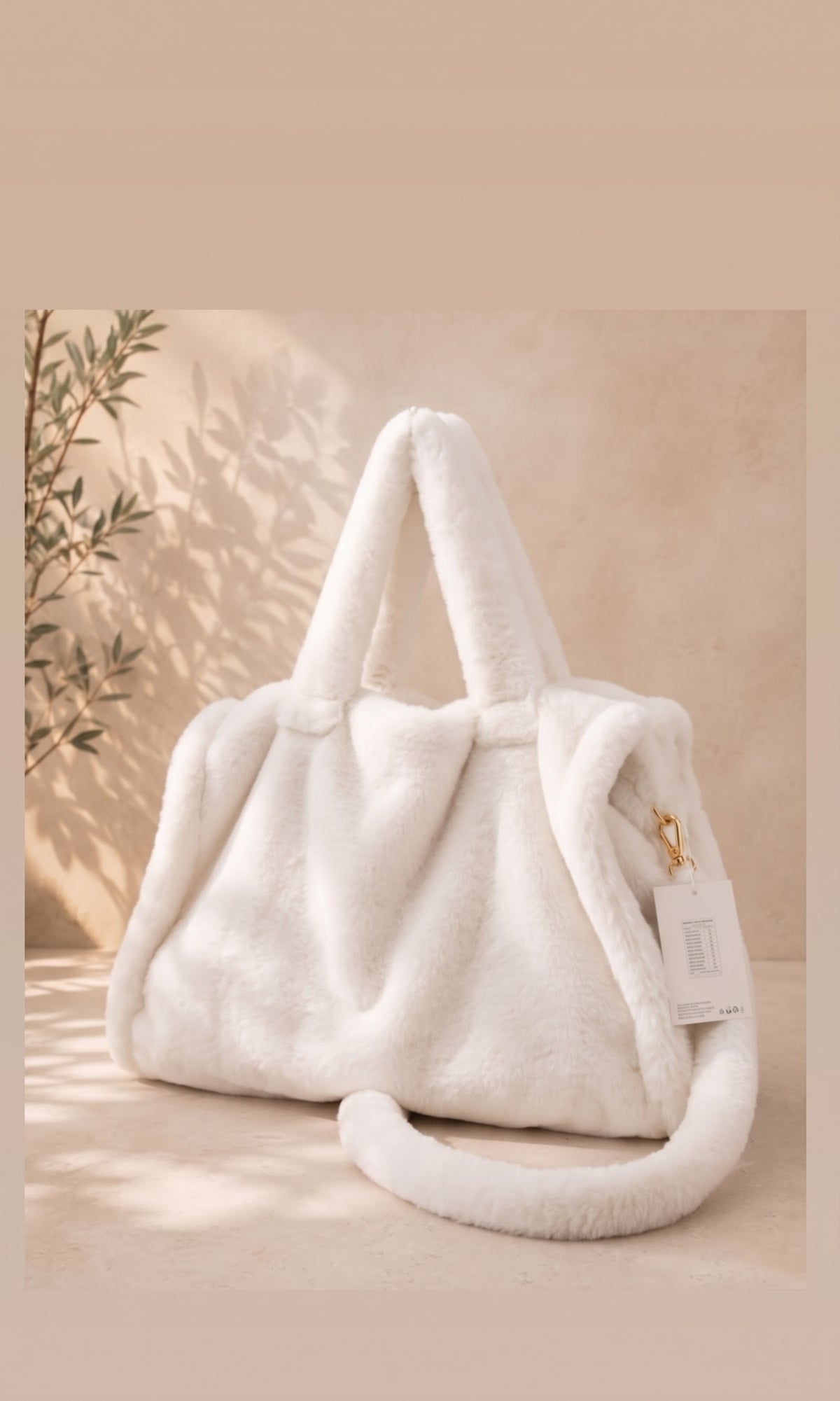 Wholesale ​Vogue oversize faux fur bag - Catwalk style