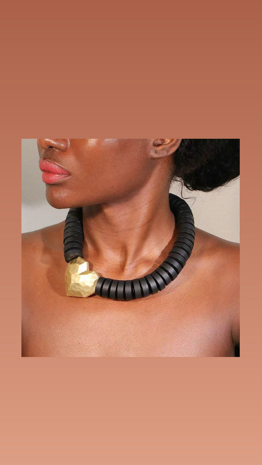 Kira chinky wood and heart necklace